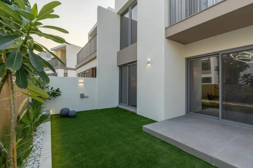 Nice 3 Bedrooms In Tilal Al Ghaf Dubai Apartment