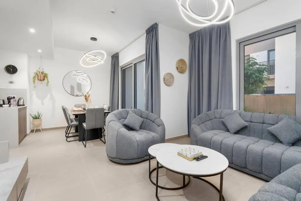 Nice 3 Bedrooms In Tilal Al Ghaf Dubai 0*,