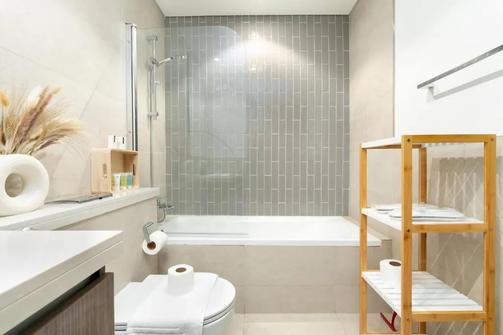 Nice 3 Bedrooms In Tilal Al Ghaf Dubai 0*,